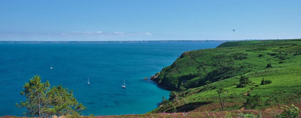 En savoir plus sur Découvrez le Cap de la Chèvre, un lieu exceptionnel à l’extrême ouest de la Bretagne ! srcset=