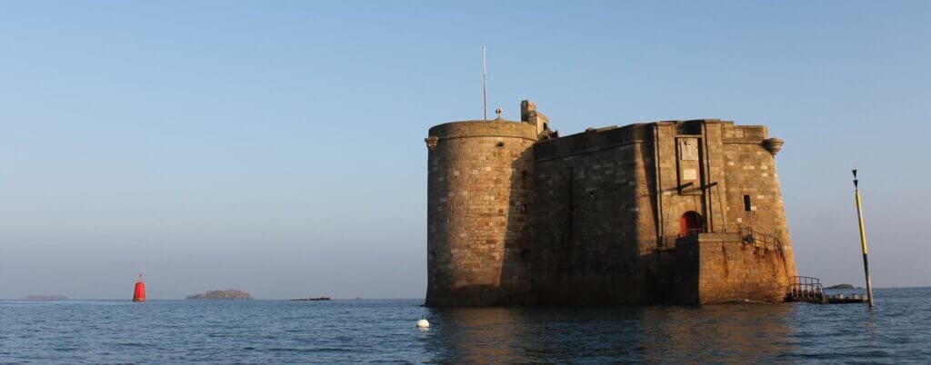 En savoir plus sur Le château du Taureau, le mini fort Boyard de la Bretagne