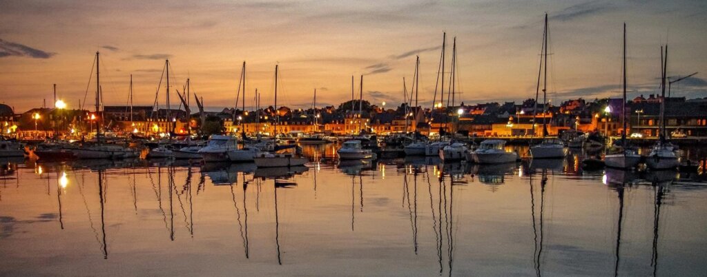 En savoir plus sur Partez à la découverte de Concarneau à bord du petit train touristique ! srcset=