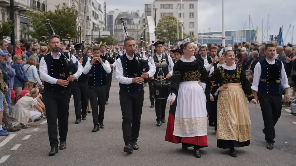 Grande Parade des nations celtes au festival interceltique de Lorient